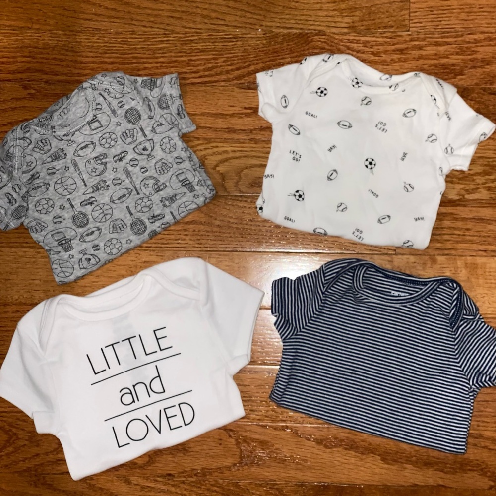 Body suits with three buttons- Size 3 months-
